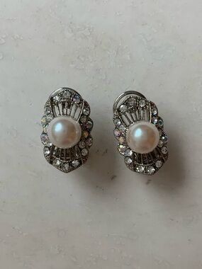 Chic Pearl & Crystal Vintage Rucinni Earrings NWOT